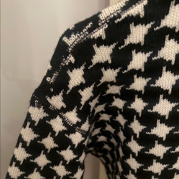 Vintage Black and White Houndstooth Cardigan - Picture 3 of 4